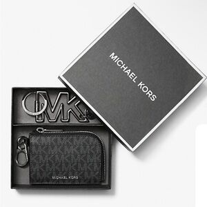 NWT MSRP $150 Michael Kors Logo Zip around Wallet & Keychain Boxed Gift Set